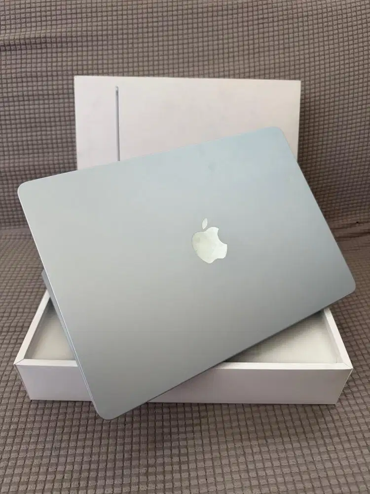 Macbook air M5 16/512 skyblue digimap garansi on okt 2027 like new