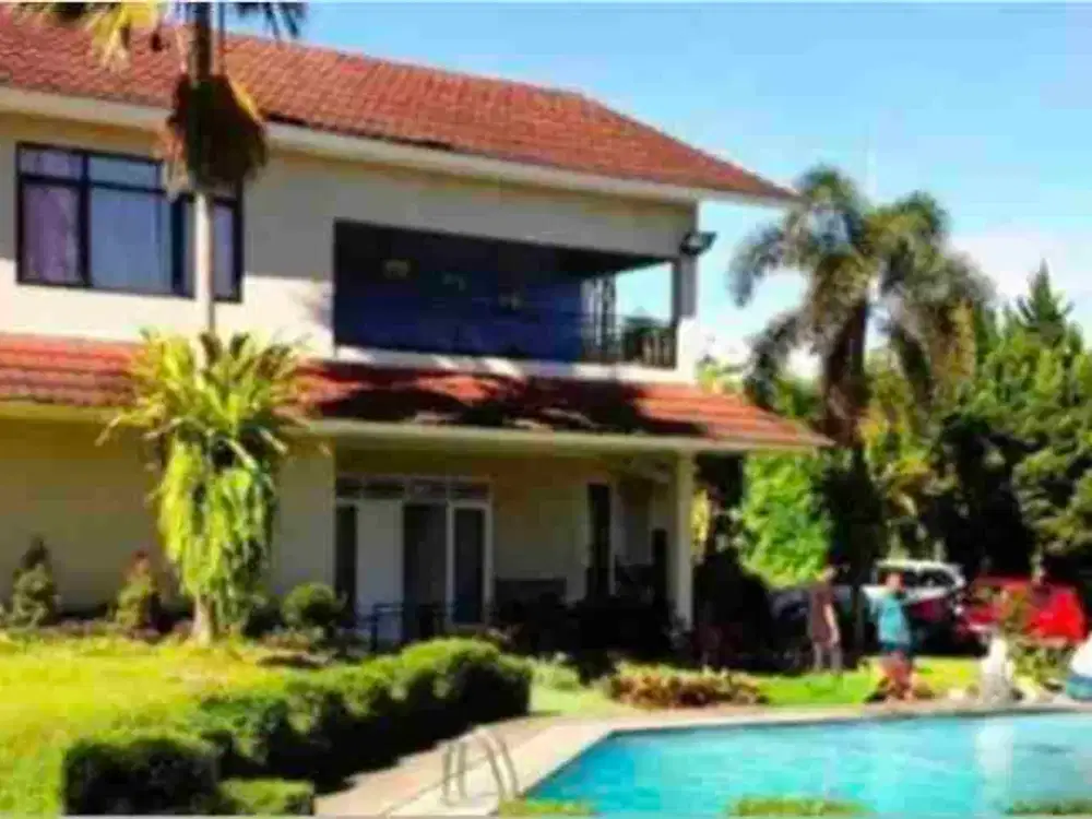 Di jual villa siap huni .sangat cocok untuk  villa keluarga dan komersial.view city ligth udara sejuk .