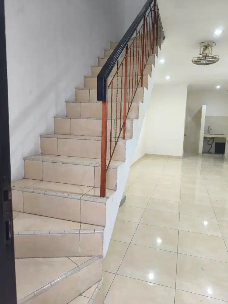 Disewa Rumah Taman Palem Lestari