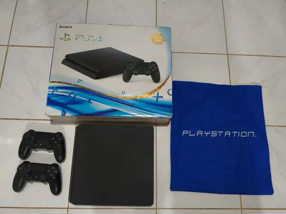 PS 4 Slim kondisi Like New Mulus
