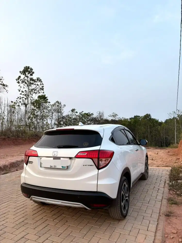 CASH !!! Honda HRV tipe E (1.5L CVT) tahun 2016 kalimantan selatan