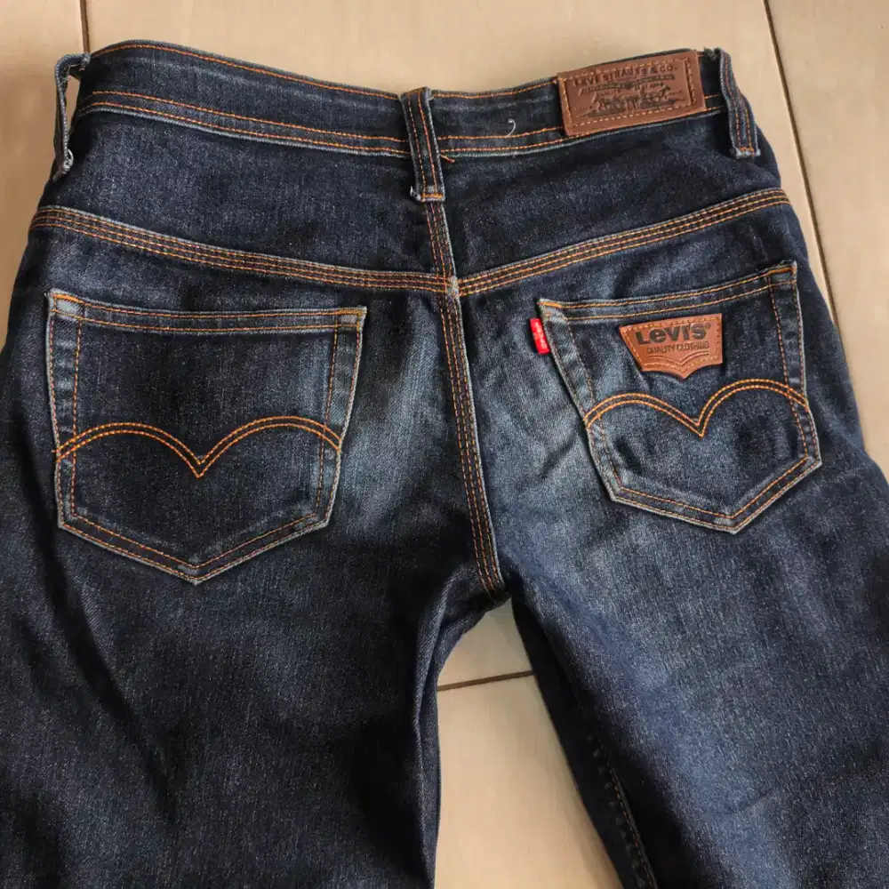 Celana Jeans Levi Slim Straight