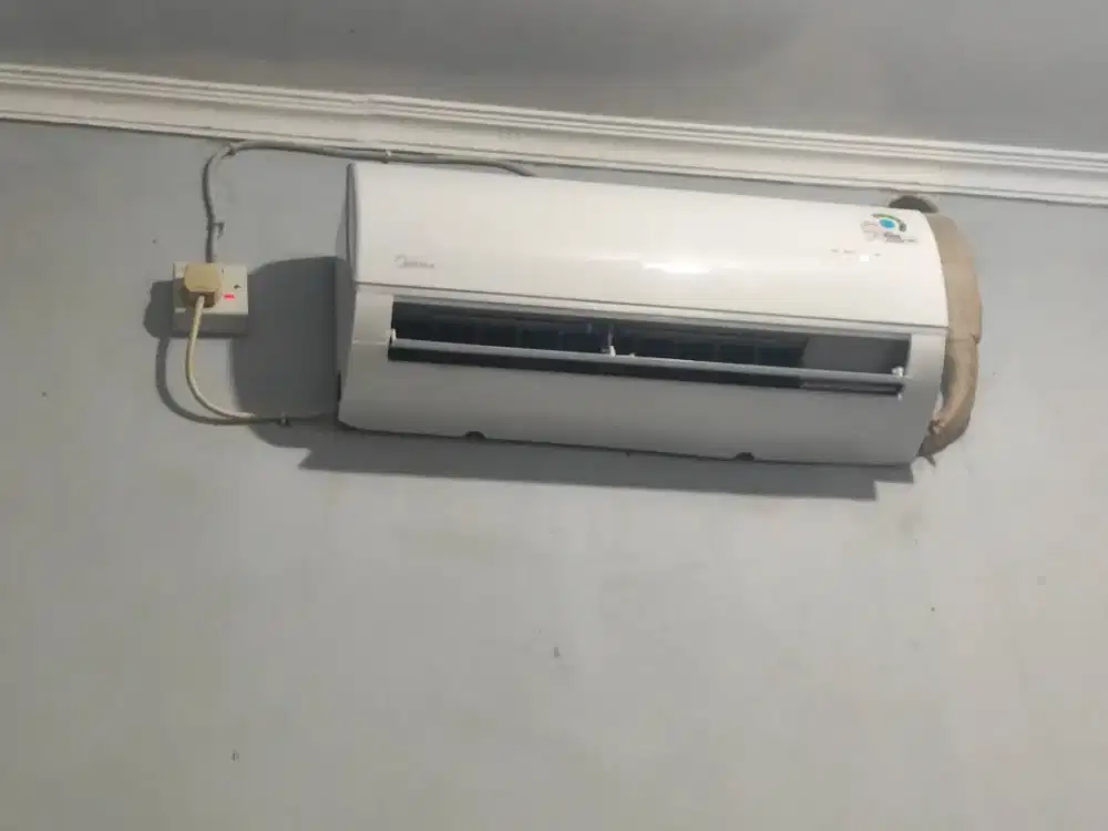 AC Midea 1/2 PK