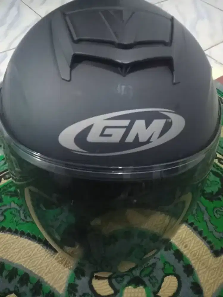 HELM GM WARNA HITAM