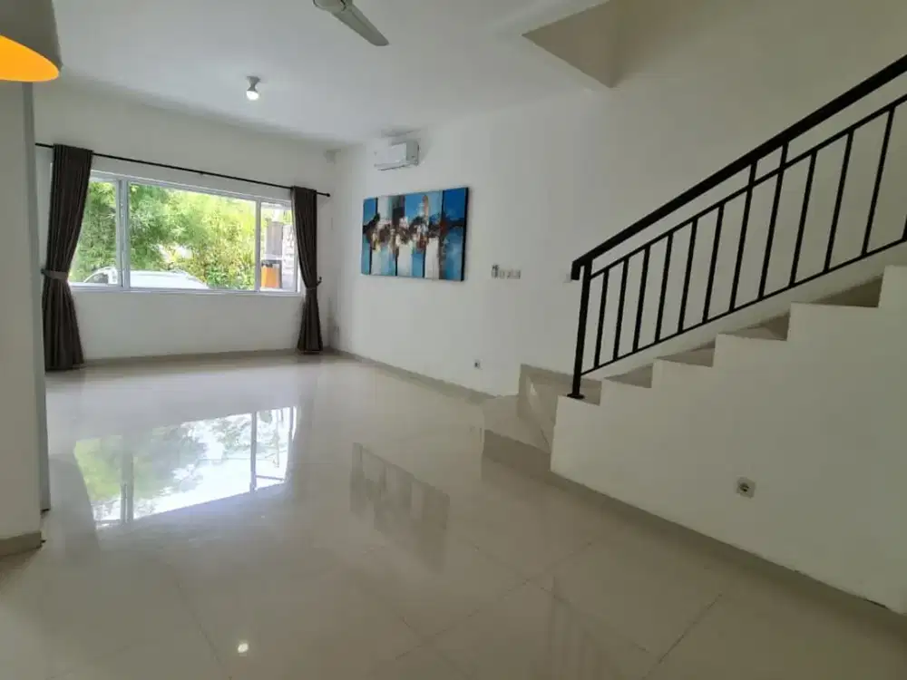Min 2 Tahun Rumah Villa 2 Lantai 3 Kamar Umalas Kerobokan
