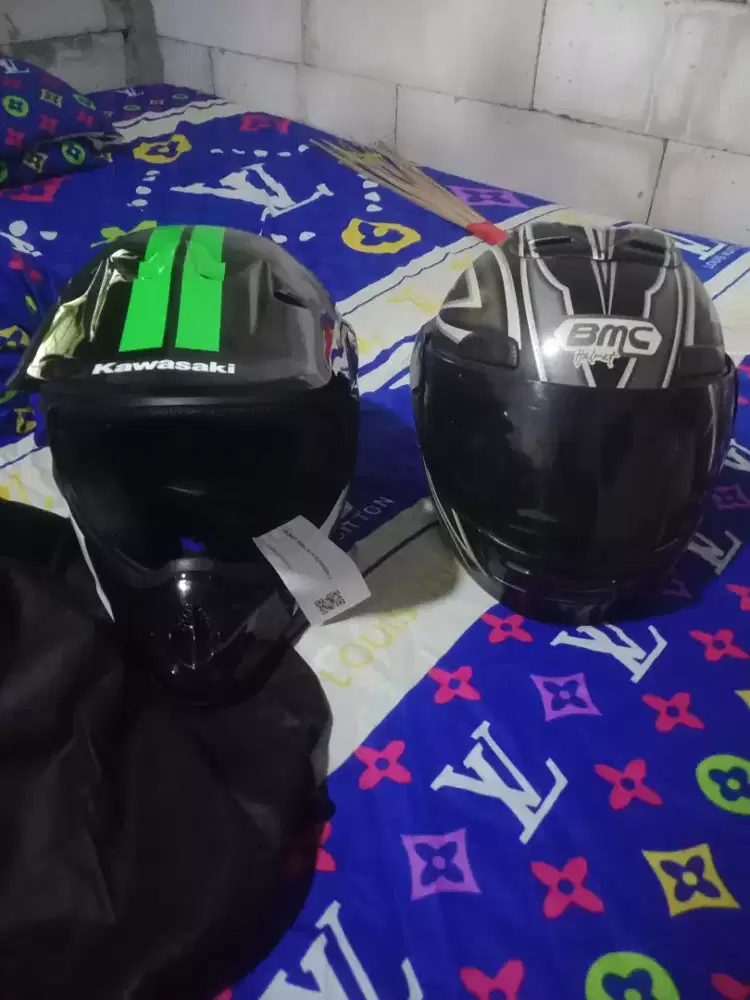 Helm klx ori(baru)+ Helm bmc(bekas pemakaian)