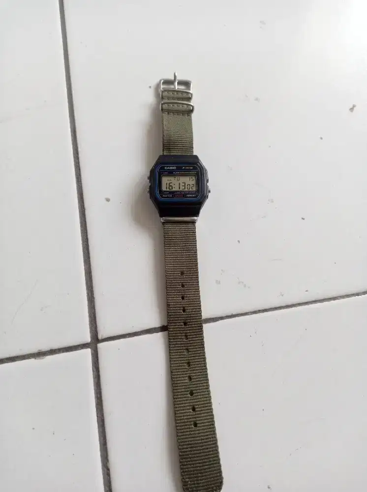 Casio F-91W second