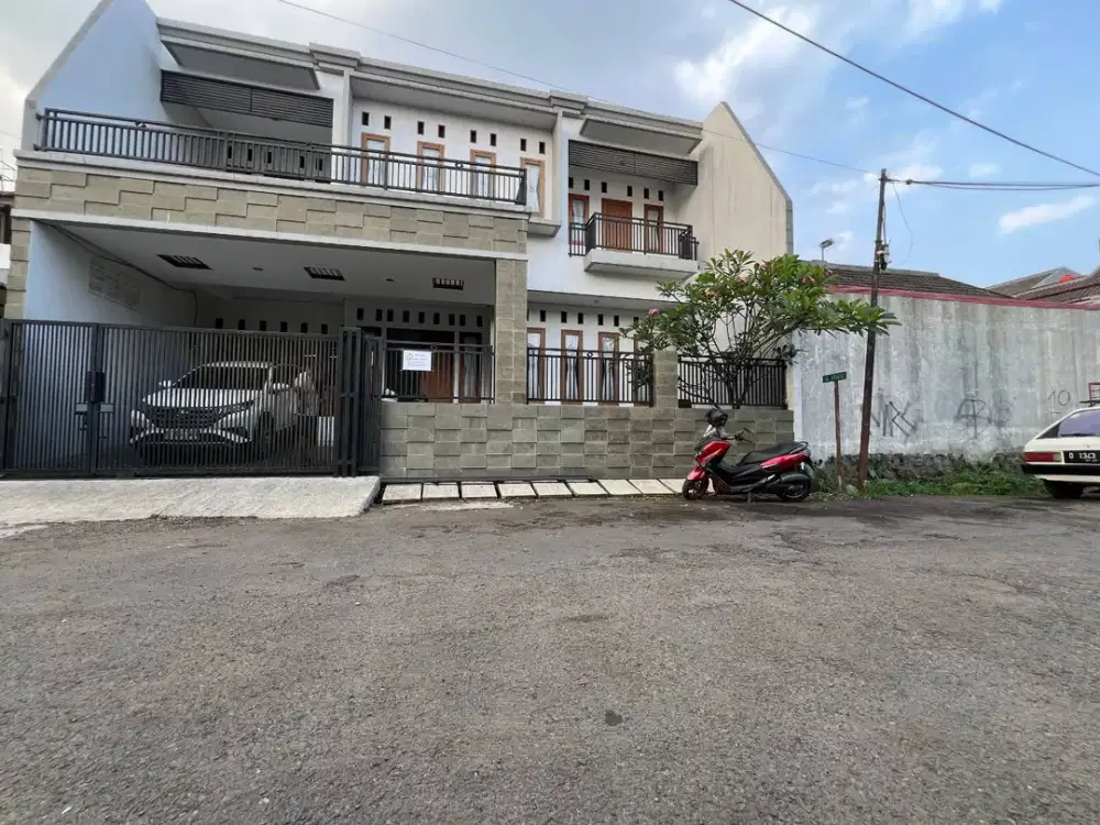 Rumah Luas dan Terawat di Srimahi Baru, Bangunan 350 m², SHM