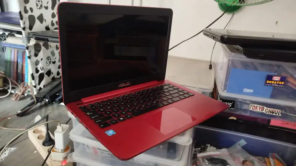 Laptop ASUS VIVOBOOK E402M
