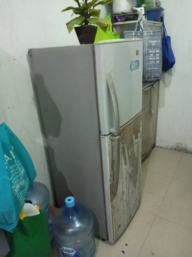Dijual kulkas 2 pintu merk LG second