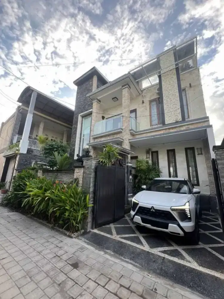 DI JUAL RUMAH MEWAH SEMI VILLA DI AREA PEMOGAN DKT JUWET SARI, DNPASAR