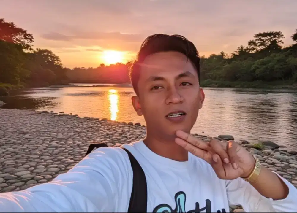 Mencari pekerjaan. Apa saja saya siap.