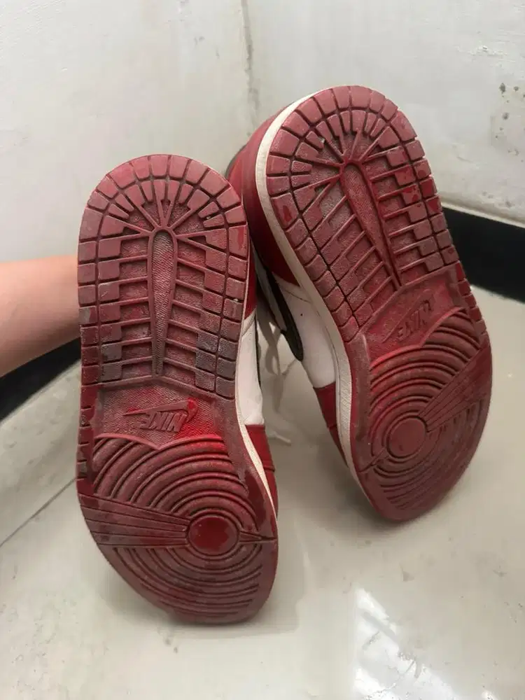 Sepatu nike air merah