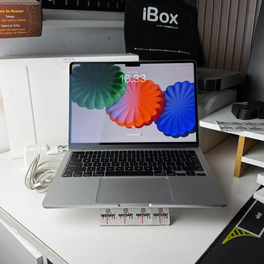 MacBook Air M4 16/256gb Silver iBox Garansi Resmi April 2027