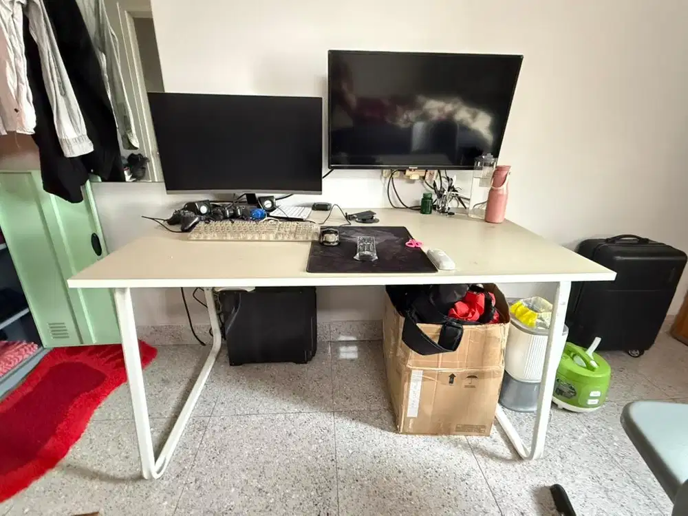 MEJA IKEA (Bisa Buat Gaming)