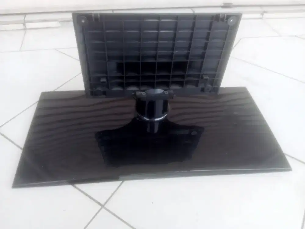 Kaki Bawah Seken TV Merk LG 42LV3500