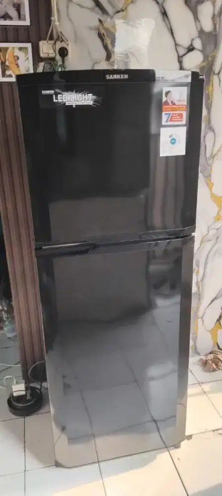 Kulkas 2 pintu SANKEN