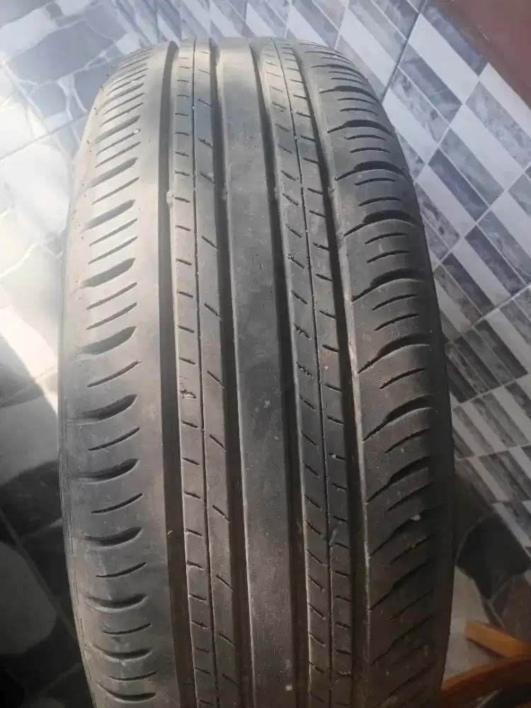 Ban dunlop bekas 85 %