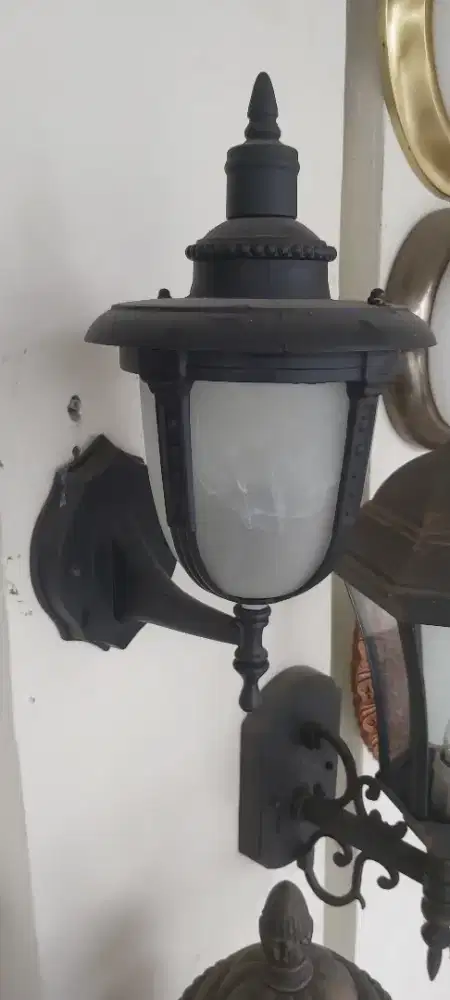 LAMPU DINDING DOKAR