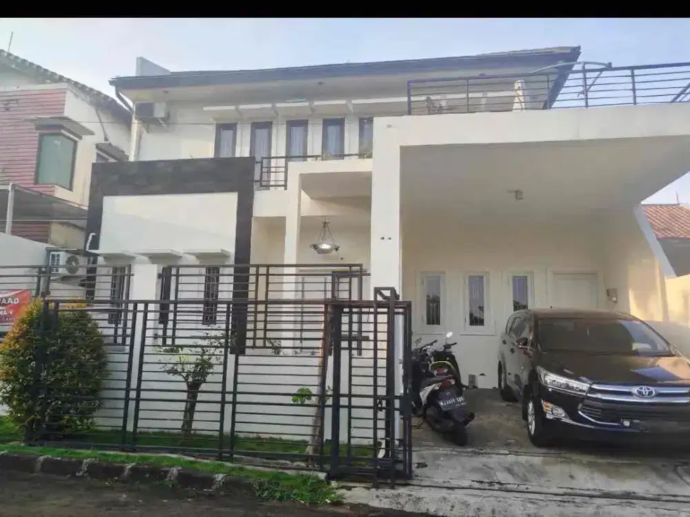 Rumah Dua Lantai Lokasi Strategis di Citra Grand Cibubur