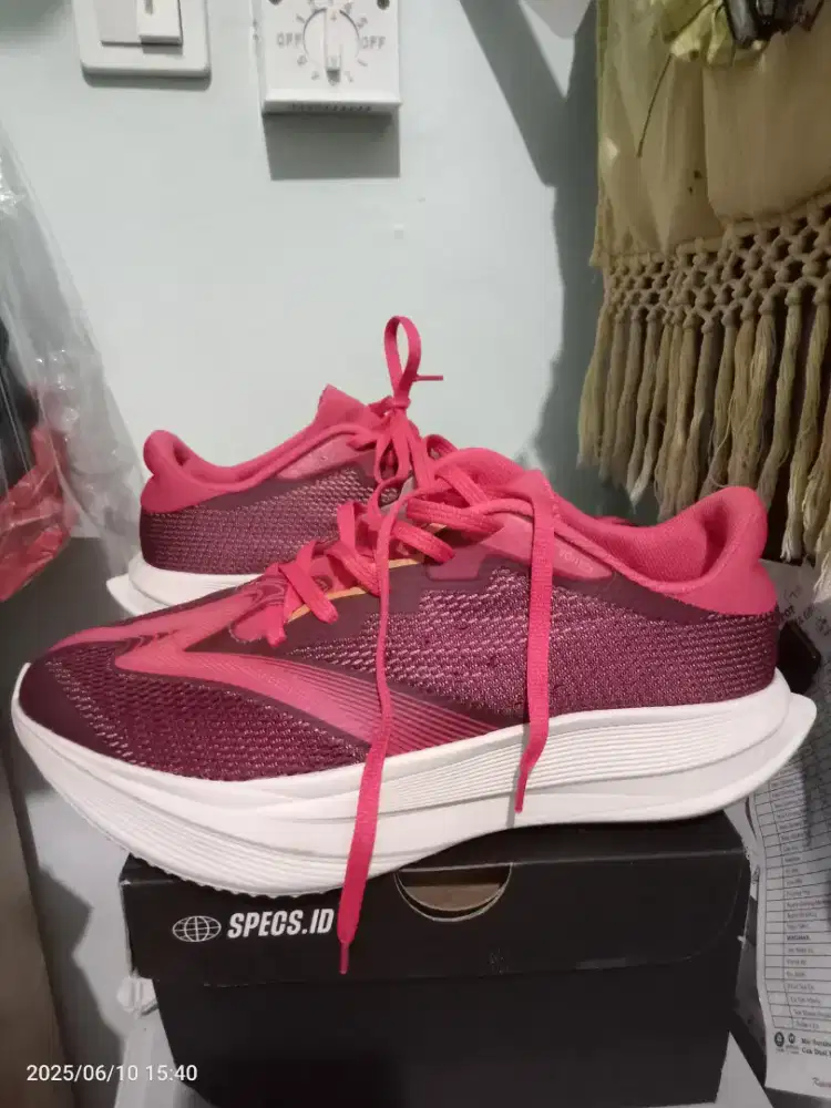 Sepatu lari/running shoes merek Specs Vortex