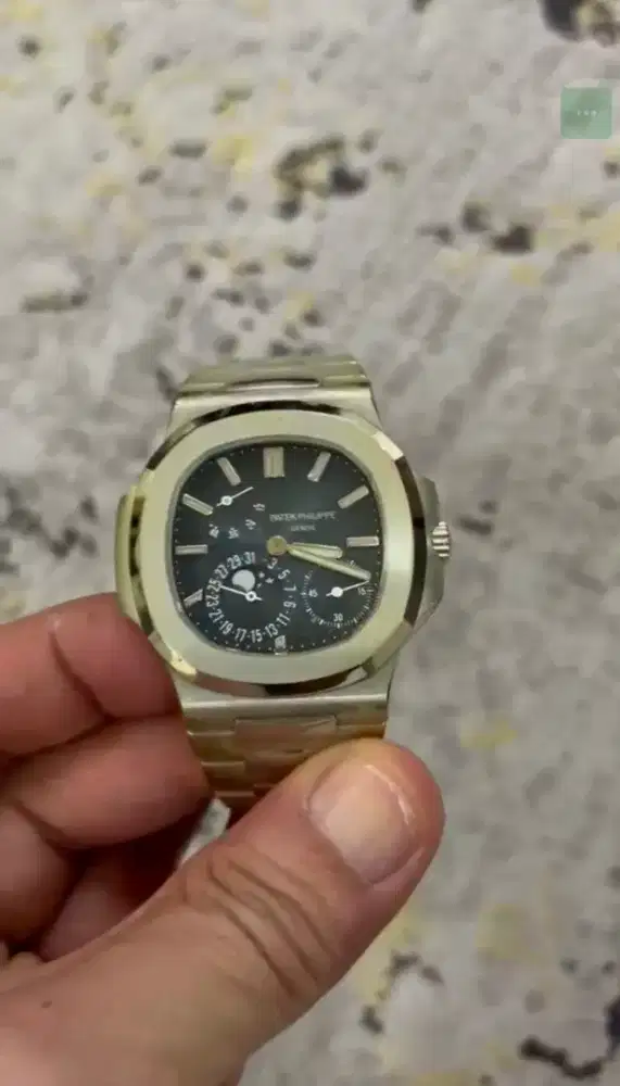 Patek Philippe Nautilus 5712-1A Tahun 2013 New Old stock