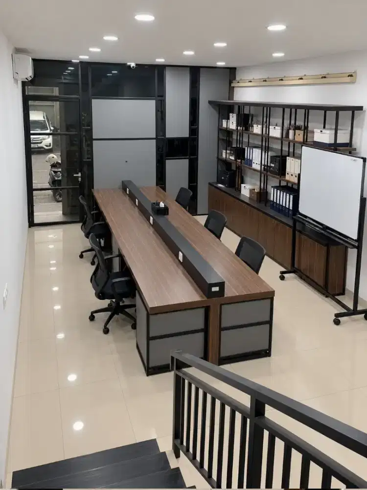 Dijual Ruko siap pakai 3 lantai semi furnish dekat Setrasari Mall