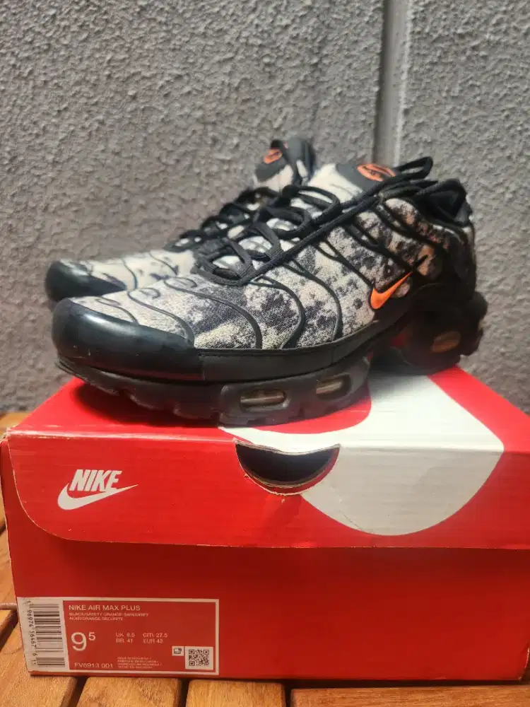 NIKE AIR MAX PLUS