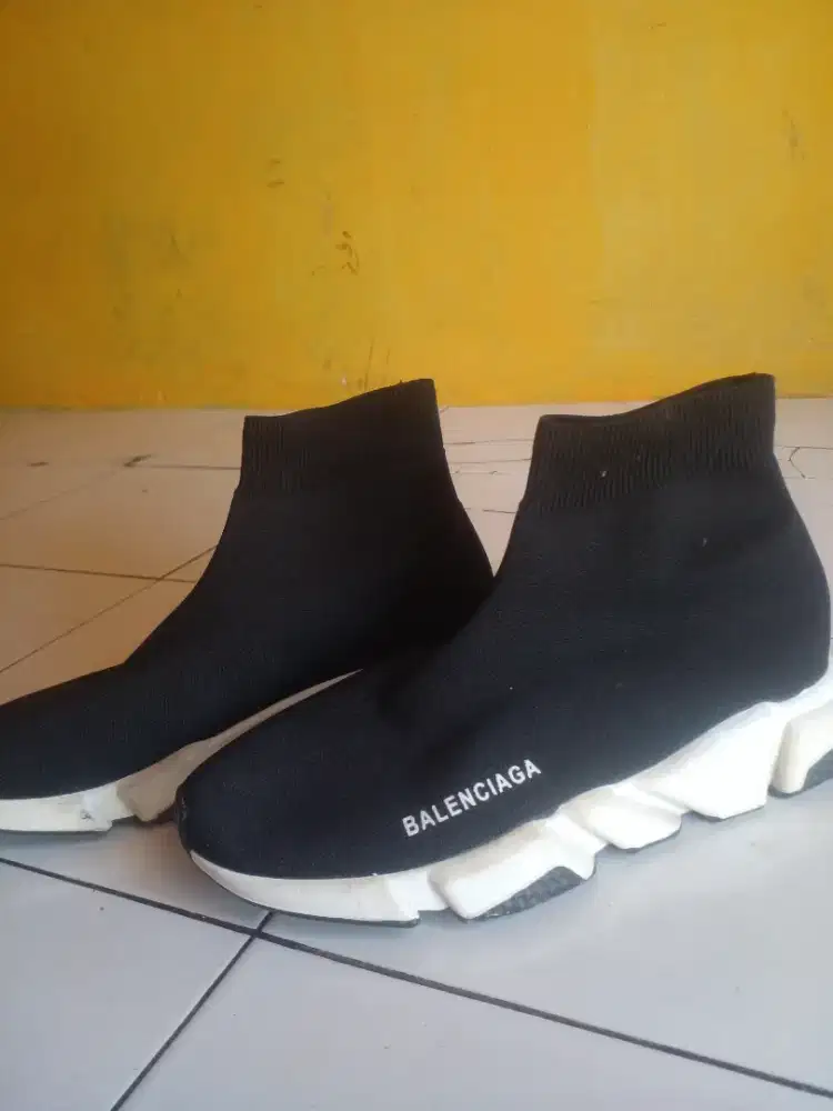 SEPATU BALENCIAGA VIETNAM SANGAT BERKELAS EX BIG BOS TERAWAT