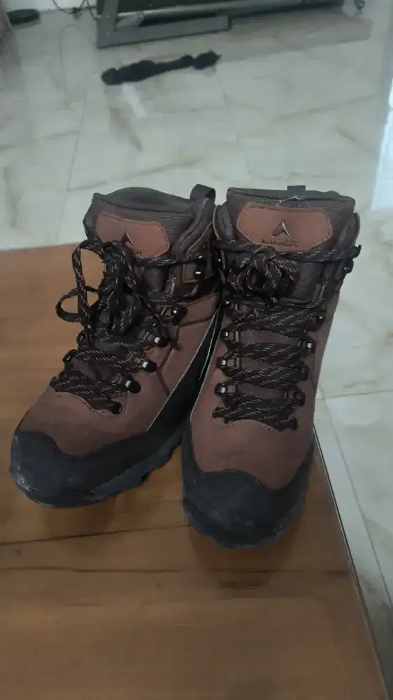 Sepatu Eiger Cayman Lite Original – Kondisi Terawat