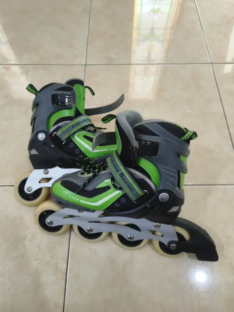 Sepatu roda anak size 34-37