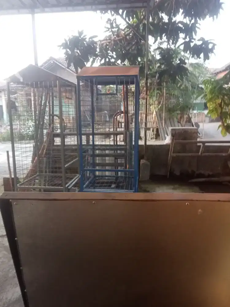Tempat botol bekas