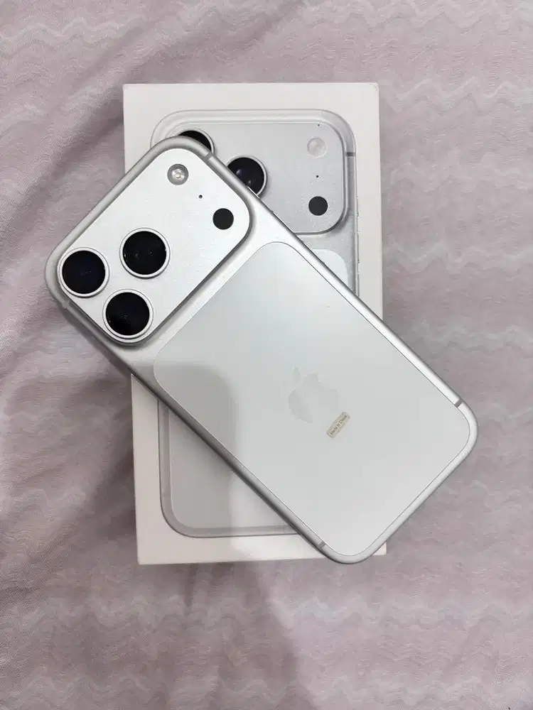 Jual iphone 17 pro 256 silver