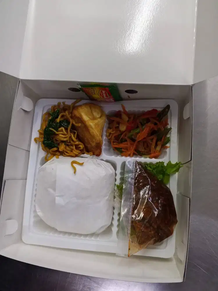 Paket Nasi Box Enak, Halal & Higienis Tangerang Selatan (Bisa Custom)