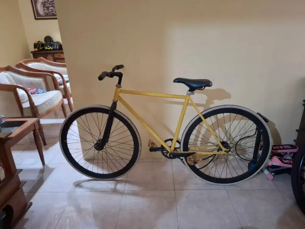 Sepeda fixie warna kuning