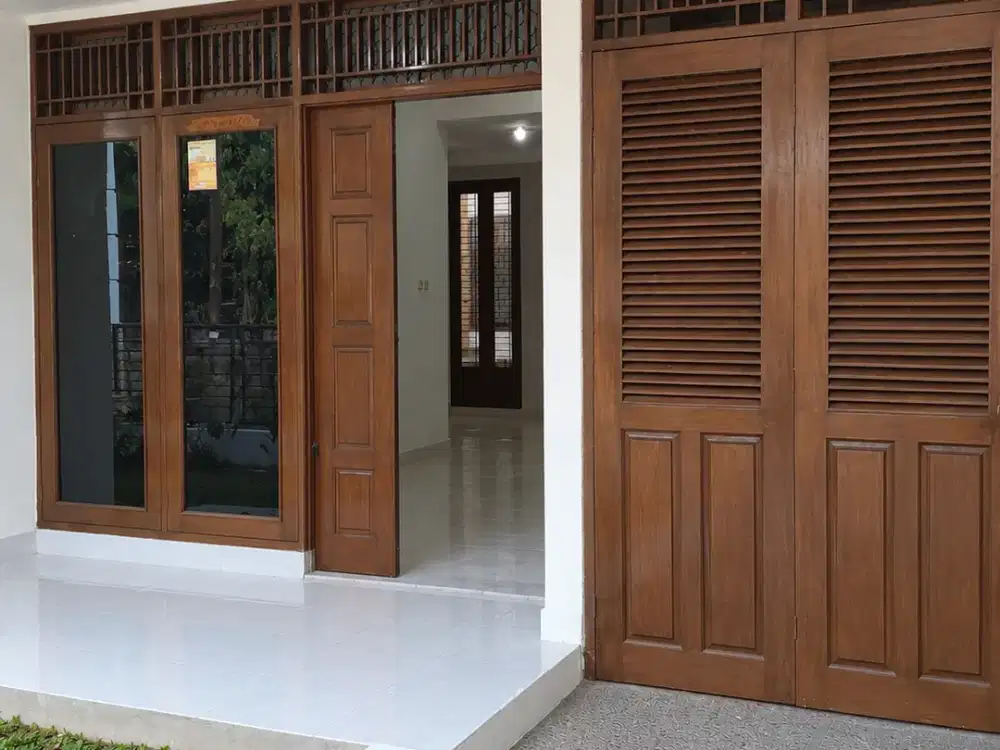 RUMAH DALAM KOMPLEK DI KARANG TENGAH, LEBAK BULUS ; Lt/Lb 180/220 ; 1,5 lti, 105 jt/tahun