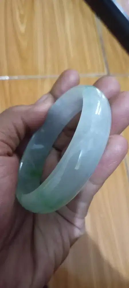 Gelang batu giok