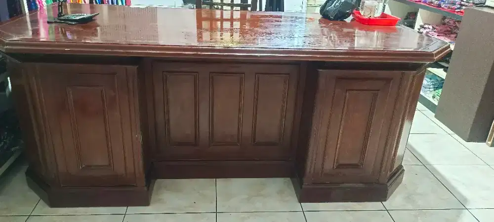 Meja kerja kantor