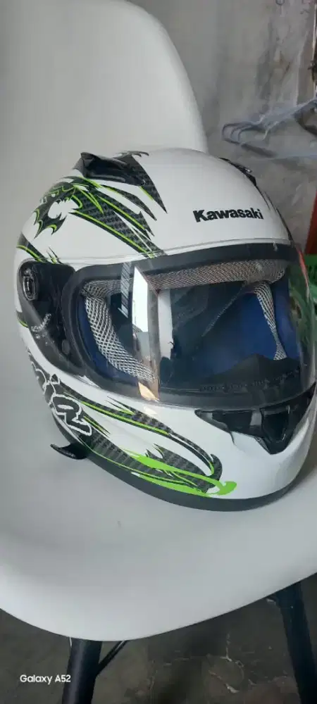 Dijual helm kawasaki ninja seperti baru