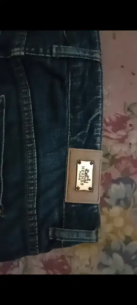 Koleksi celana jeans Hermes