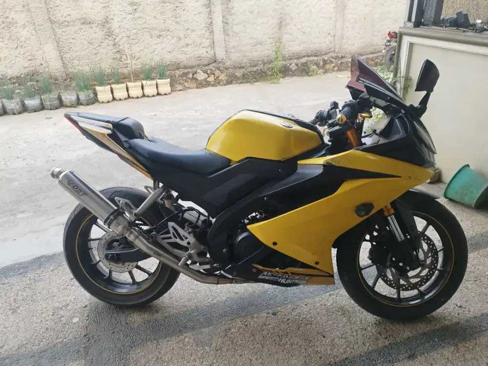 Yamaha R15 V3 yellow