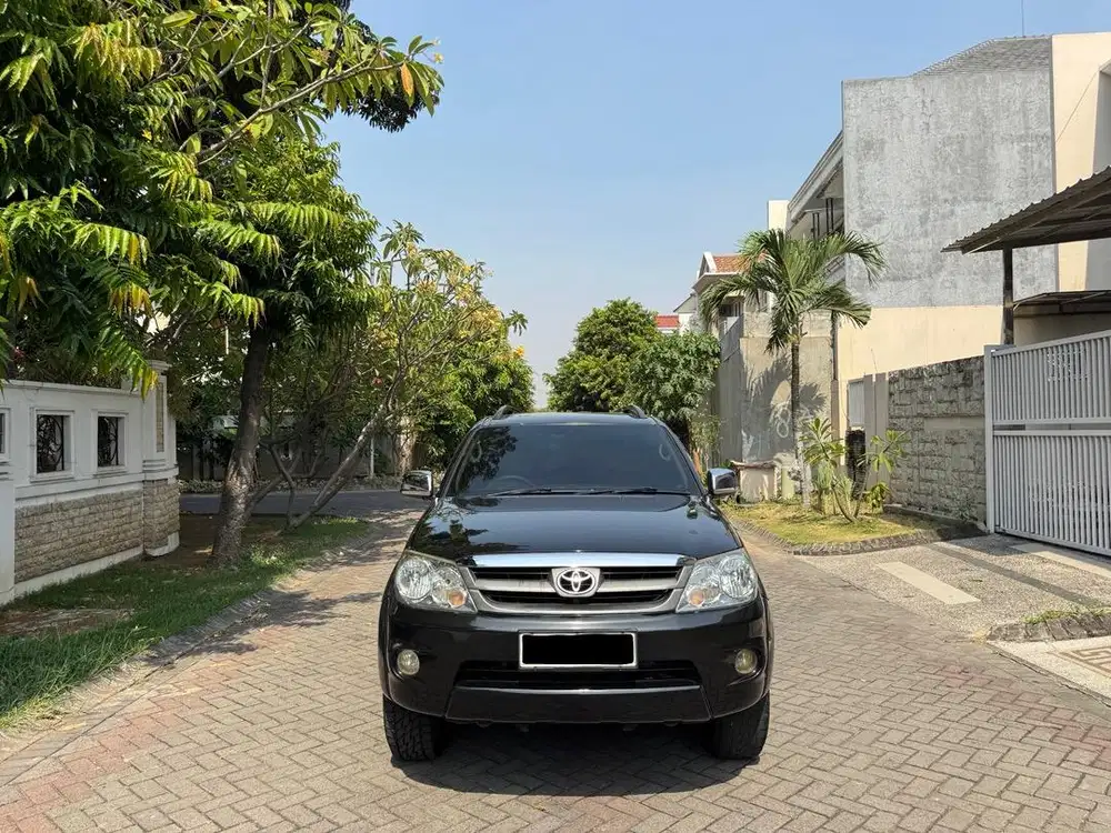 Toyota Fortuner 2.7 G Bensin Luxury Matic 2005 Hitam Plat L