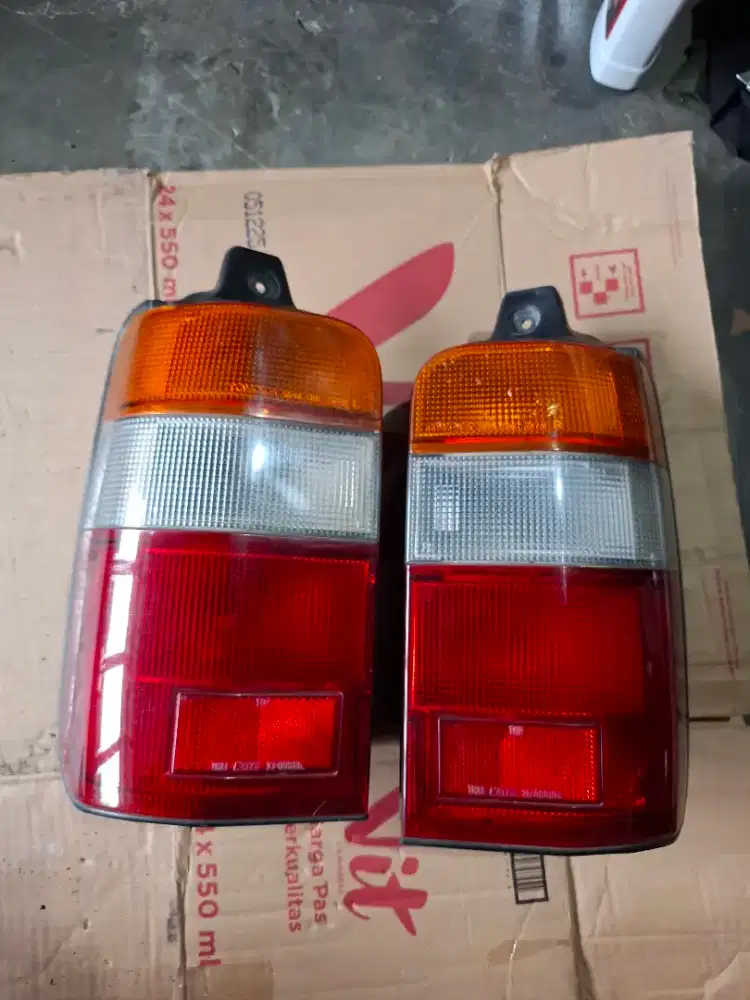 Lampu belakang kijang kapsul