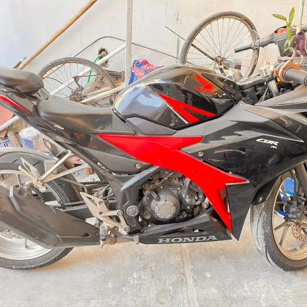 HONDA CB 150R 2019 MERAH HITAM DIJUAL 15JT NEGO!!