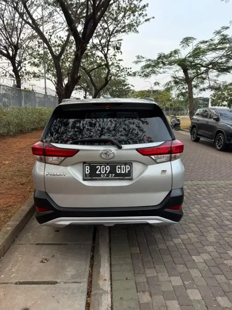 Toyota Rush 1,5S AT silver 2022 pribadi