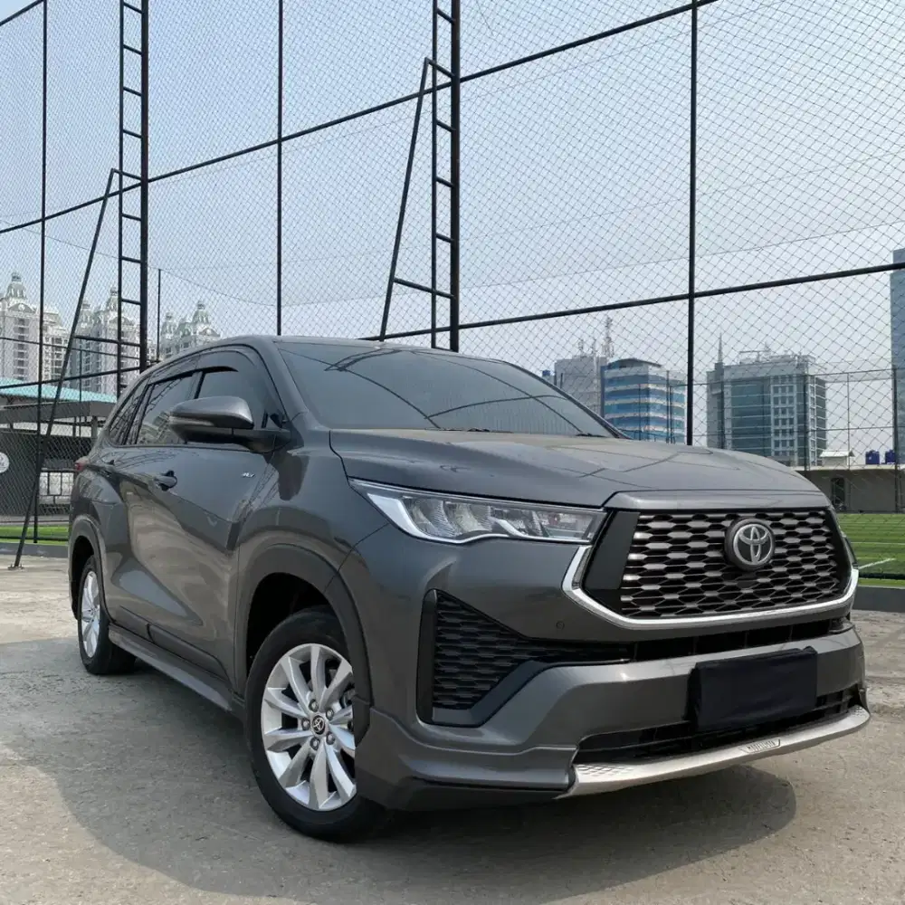 Toyota Innova Zenix V Hybrid modelista Tahun 2025