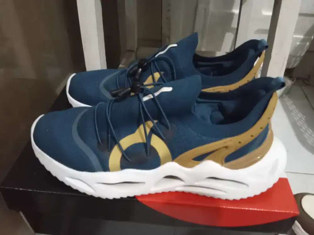Sepatu ortus dan air walk