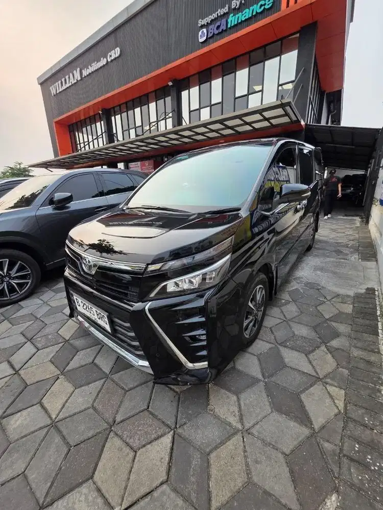 Toyota Voxy 2.0 Matic Tahun 2020