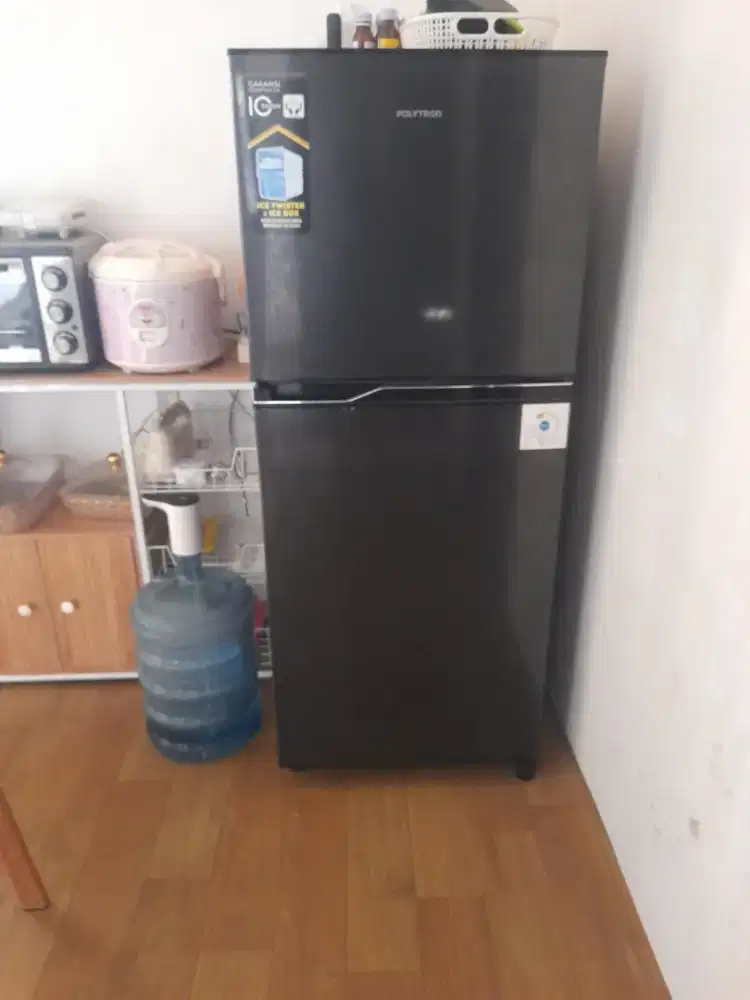 Kulkas 2 pintu polytron