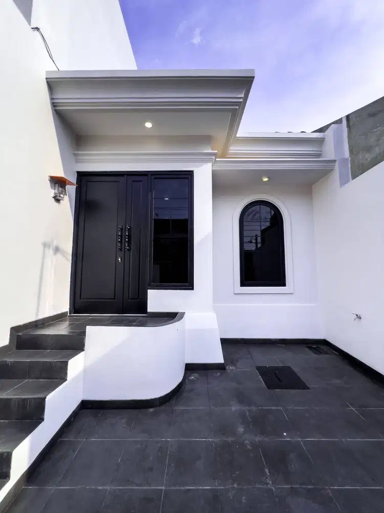 Dijual Rumah Baru Siap Huni 600 jutaan , Desain American Classic